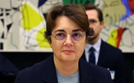 ماكرون يقبل استقالة مديرة متحف اللوفر بعد حادثة السرقة المثيرة