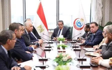 وزير الصحة يعقد اجتماعات مع شركتي تكنويڤ وميدبوت لتعزيز استخدام تقنية الروبوت الجراحي