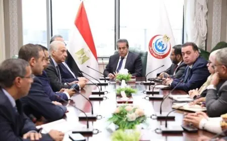 وزير الصحة يعقد مباحثات مع تكنويڤ وميدبوت لتعزيز استخدام الروبوتات في الجراحة