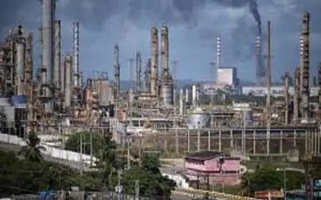 أمريكا تتيح إعادة بيع النفط الفنزويلي إلى كوبا لتعزيز الاقتصاد الكوبي