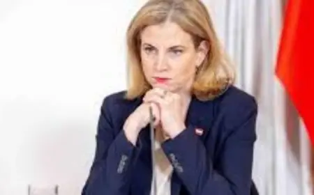 وزيرة خارجية النمسا تطالب بخفض التصعيد بعد الضربات على إيران