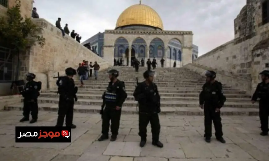 الاحتلال الإسرائيلي يوزع استدعاءات وقرارات إبعاد جديدة عن المسجد الأقصى