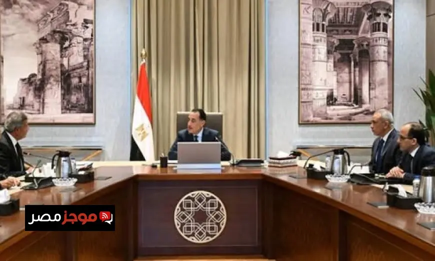 رئيس الوزراء يستعرض التقرير النهائي للجنة تطوير الإعلام لتحسين القطاع الإعلامي