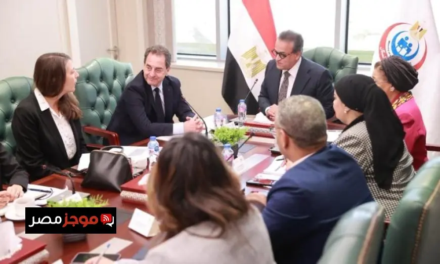 نائب رئيس الوزراء وزير الصحة يعقد اجتماعاً مع السفير الفرنسي لتعزيز التعاون الصحي بين البلدين