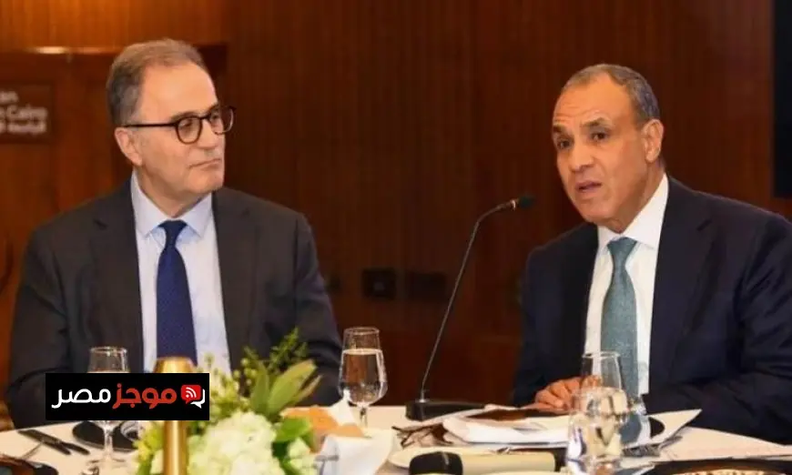 وزير الخارجية يستعرض سبل تعزيز التعاون مع مجلس أمناء الجامعة الأمريكية بالقاهرة