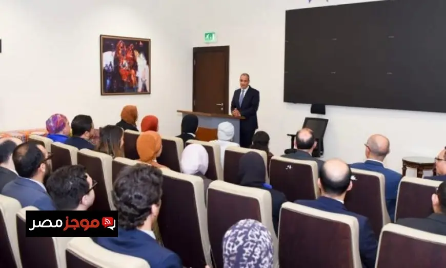 وزير الخارجية يزور قطاع التعاون الدولي للاطلاع على تقدم العمل