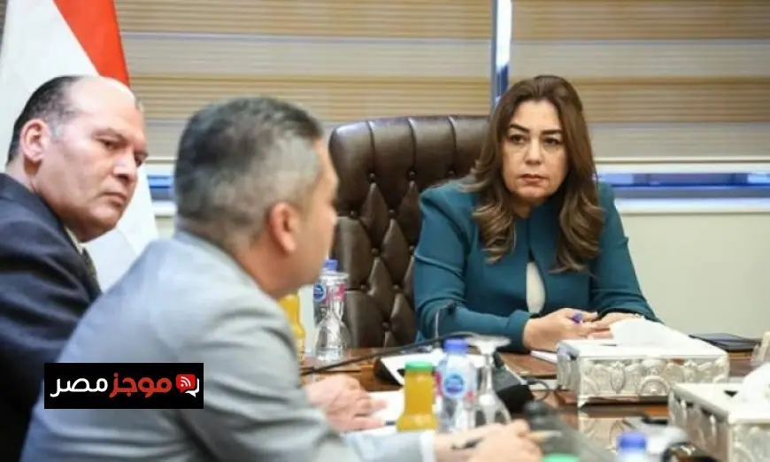 اجتماع وزيرة التنمية المحلية مع قيادات الوزارة لمتابعة الملفات الهامة