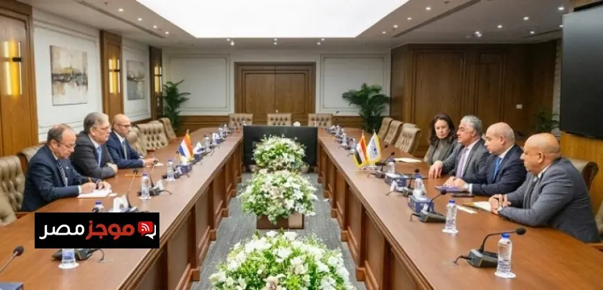 رئيس اقتصادية قناة السويس يبحث آفاق التعاون مع سفير هولندا في القاهرة