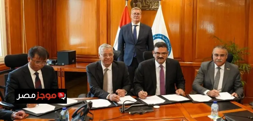 البترول توقع مذكرة تفاهم مع شركة صينية للاستثمار في الخامات التعدينية بالمثلث الذهبي