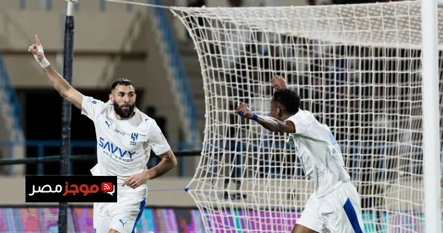 بنزيما يقود الهلال لتحقيق التقدم على الأخدود في الشوط الأول