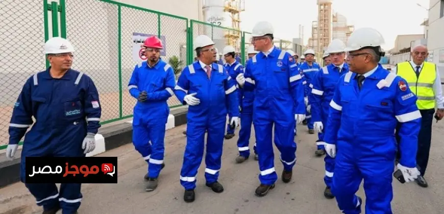 وزير البترول يجري جولة تفقدية في وحدات إنتاج شركة القاهرة لتكرير البترول