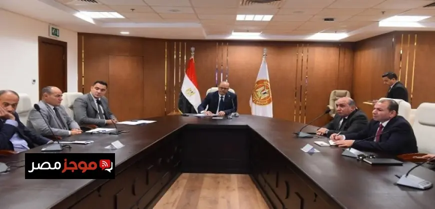 وزير العمل يؤكد أهمية استقرار بيئة العمل وتسهيل العقبات أمام المستثمرين كركيزة لزيادة الإنتاج