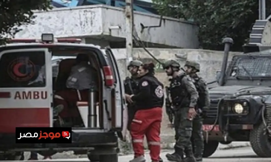 الاحتلال الإسرائيلي يحتجز طاقم الهلال الأحمر في جنوب الخليل