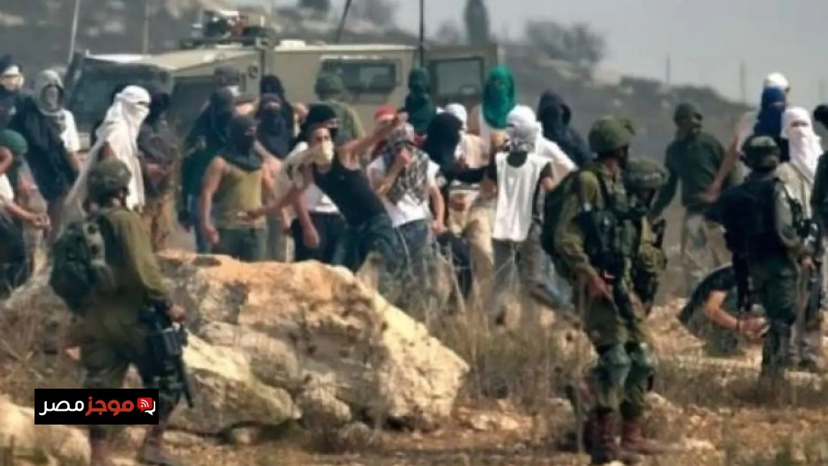 الاحتلال والمستوطنون يفرضون قيودًا جديدة على الفلسطينيين من خلال نصب الحواجز وسرقة الممتلكات