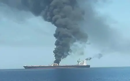 ناقلة نفط تتعرض للاستهداف في سلطنة عمان بمحافظة مسندم وإصابة 4 من أفراد الطاقم