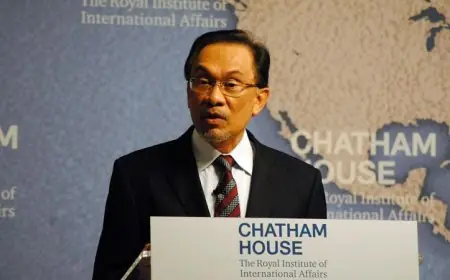 ماليزيا تطالب العالم بالاستجابة السريعة لاحتواء النزاع في المنطقة