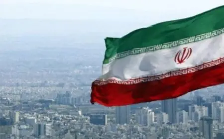 إيران تحذر دول المنطقة من نواياها وتؤكد استهداف القواعد الأمريكية فقط