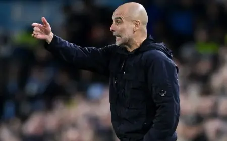 جوارديولا يندد بتصرفات جماهير ليدز بعد إيقاف المباراة لإفطار اللاعبين المسلمين