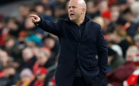 سلوت ينتقد الدوري الإنجليزي ويكشف فقدانه للمتعة بسبب الركلات الثابتة