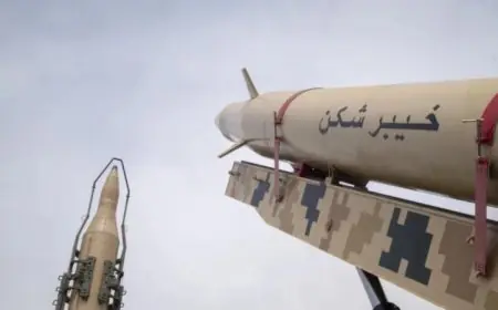 الحرس الثوري الإيراني يعلن احتراق ناقلة وقود أمريكية إثر هجوم بطائرتين مسيرتين