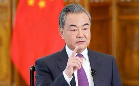 وزير خارجية الصين يناقش مع نظيره الإيراني آخر تطورات المنطقة