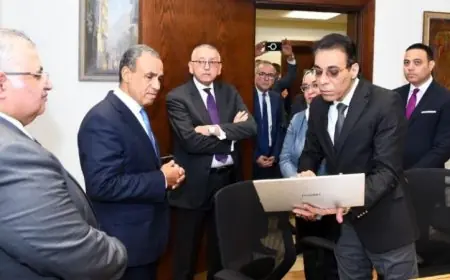 وزير الخارجية يزور خلية عمل القطاع القنصلي لتقييم أحوال الجاليات المصرية في الخارج