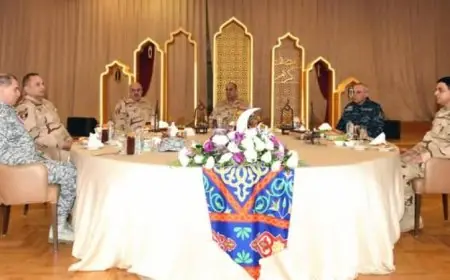 وزير الدفاع يجتمع بمقاتلي القوات البحرية ويشهد فعاليات المنطقة الشمالية العسكرية