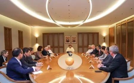 وزير الخارجية العماني يدعو إلى وقف العمليات العسكرية لتحقيق الاستقرار في المنطقة