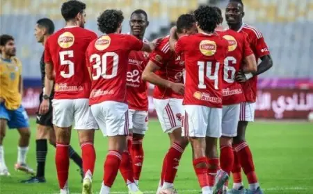 هادي رياض يتألق في قيادة دفاع الأهلي ضد المقاولون في سباق الدوري