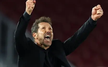 سيميوني يكشف عن حديثه مع هانزي فليك عقب مباراة أتلتيكو مدريد ضد برشلونة