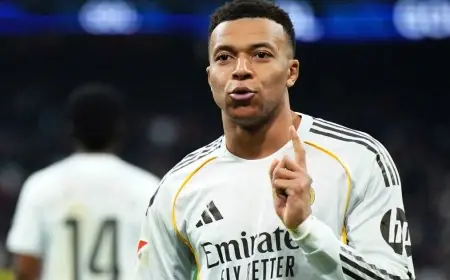 مبابي يتوجه إلى طبيب نيمار وزلاتان لعلاج آلام ركبتيه