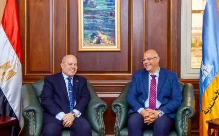 رئيس النيابة الإدارية يلتقي محافظ الإسكندرية لتعزيز أوجه التعاون المشترك