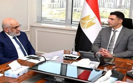 وزير الصناعة يلتقي بالمدير التنفيذي لمجموعة الدول العربية في البنك الدولي لتعزيز التعاون المشترك