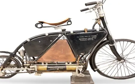 دراجة نارية نادرة عمرها 100 عام تُباع في مزاد عالمي بسعر يفوق 100 ألف دولار