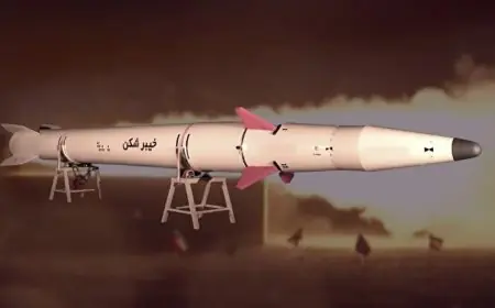 إيران تشن هجومًا صاروخيًا على تل أبيب باستخدام صواريخ خيبرشكن في الموجة العشرين