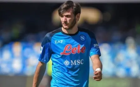 مانشستر يونايتد يضع كفاراتسخيليا في مقدمة أهدافه في سوق الانتقالات الصيفية