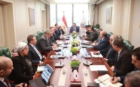 وزير الصحة يؤكد قوة واستقرار المخزون الاستراتيجي من الأدوية والمستلزمات الطبية في البلاد