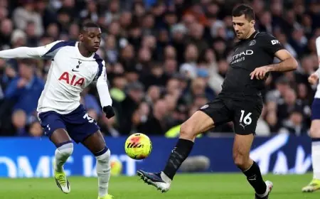 نجم مانشستر سيتي يثير الجدل بعد انتهاك خصوصية جيرانه بطائرة مسيرة والشرطة تبدأ التحقيق