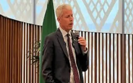 كريس رايت يؤكد أن البحرية الأمريكية غير جاهزة حاليا لمرافقة ناقلات النفط في مضيق هرمز