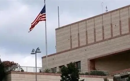 مصادر أمنية تكشف عن تعرض السفارة الأمريكية في بغداد لاعتداء صاروخي