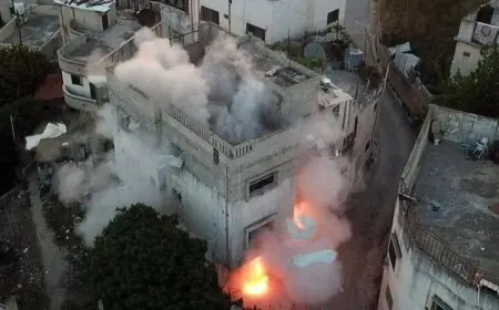 تفجير منزل أسير فلسطيني في الخليل في ظل تصاعد اعتداءات الاحتلال بالضفة الغربية