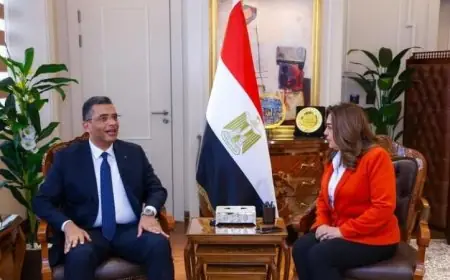 وزيرة التنمية المحلية تستعرض قضايا تنموية هامة مع محافظ البحر الأحمر