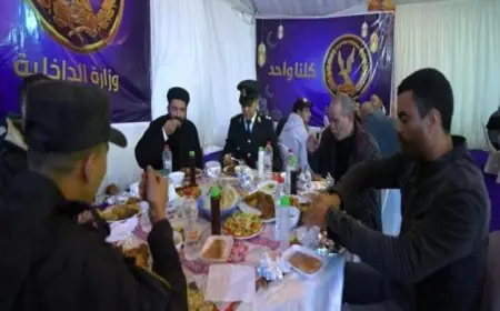 الداخلية تستمر في توزيع الوجبات الغذائية على المواطنين في جميع المحافظات وتقيم مأدبات إفطار مجانية
