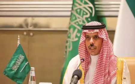 وزير الخارجية السعودي يناقش مع نظيريه الكويتي والبحريني تطورات الأوضاع الإقليمية