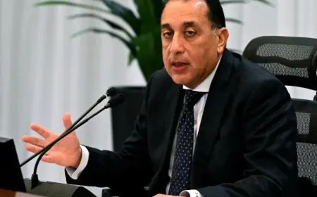 رئيس الوزراء يهنئ وزير الخارجية في يوم الدبلوماسية المصرية بالاحتفال الكبير