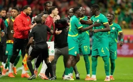 نجم السنغال السابق ينتقد قرار كاف ويعتبره مهزلة تاريخية في عالم كرة القدم