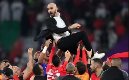 الكاف يكرم الركراكي بلقب بطل إفريقيا رغم هزيمته أمام السنغال في كأس الأمم