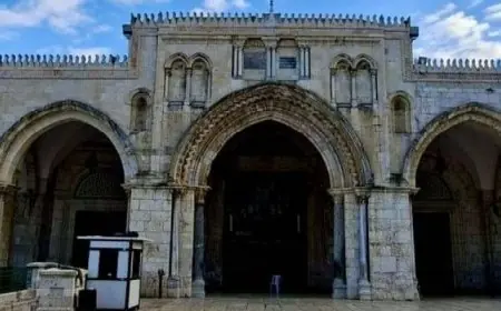 الاحتلال الإسرائيلي يستمر في إغلاق المسجد الأقصى لليوم العشرين ويمنع مئات الآلاف من صلاة العيد