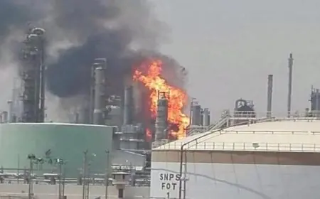فرق الإطفاء في الكويت تنقض على حريق ضخم في مصفاة الأحمدي