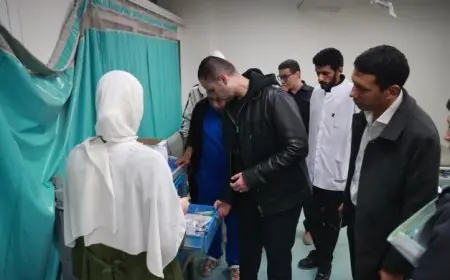 نائب وزير الصحة يقوم بجولة مفاجئة في أول أيام العيد لمتابعة خطة التأمين الطبي